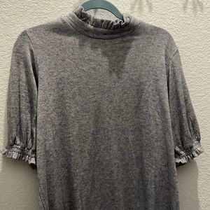 Gibson look great sweater short sleeve ruffle detail. Great condition.